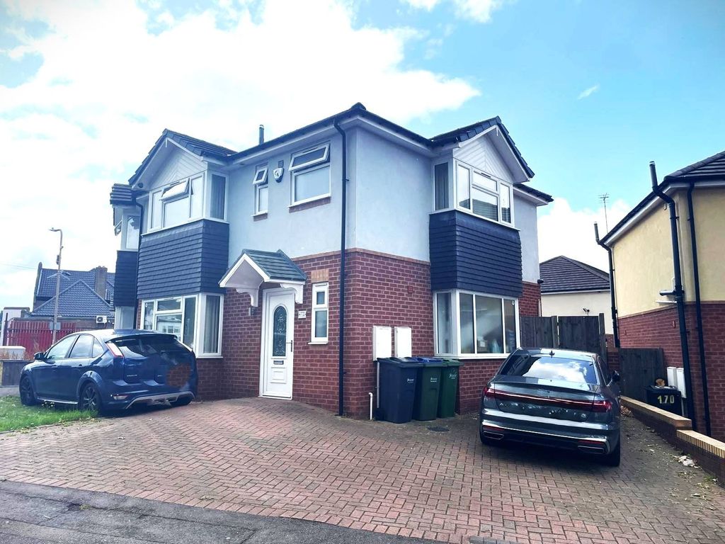 Property photo 1 of 13 172 Hydes Rd West Bromwich B71 2Eg