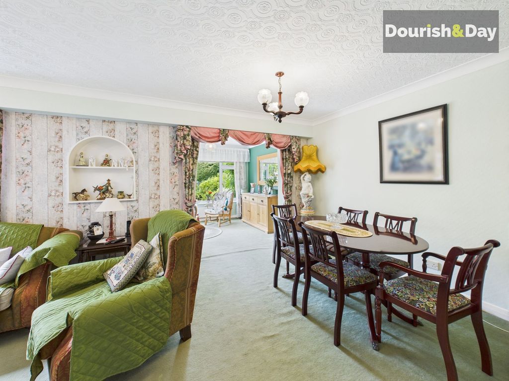 Property photo 3 of 24 Lounge / Diner