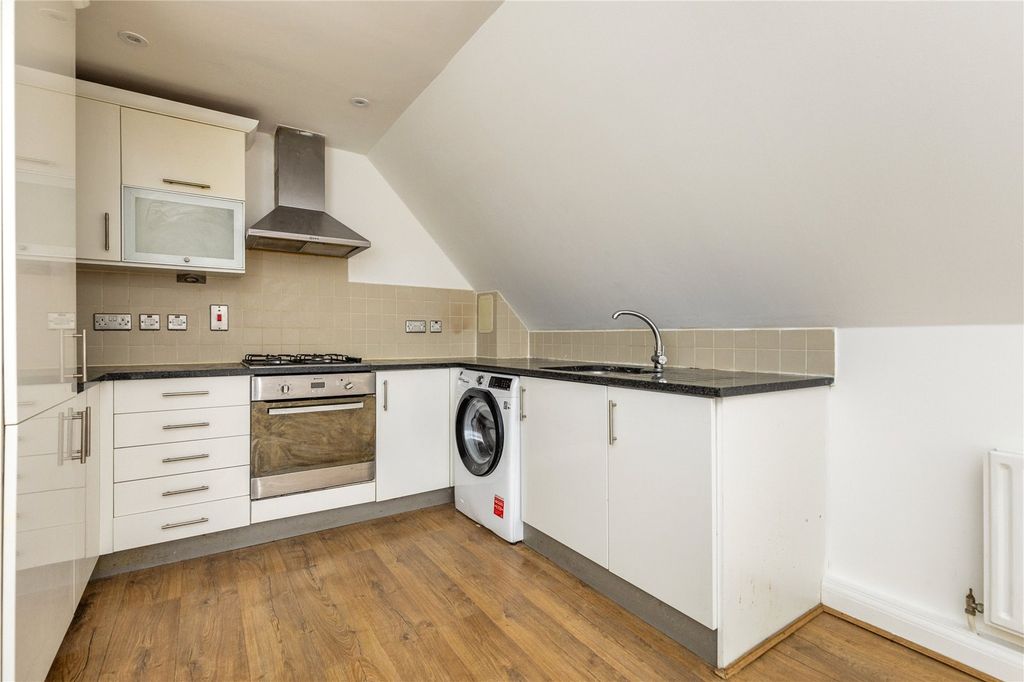 Property photo 2 of 11 Picture No. 13