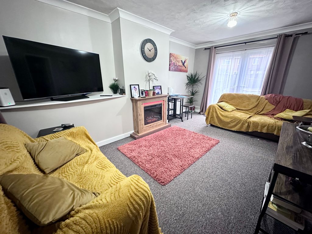 Property photo 3 of 11 Bathroom