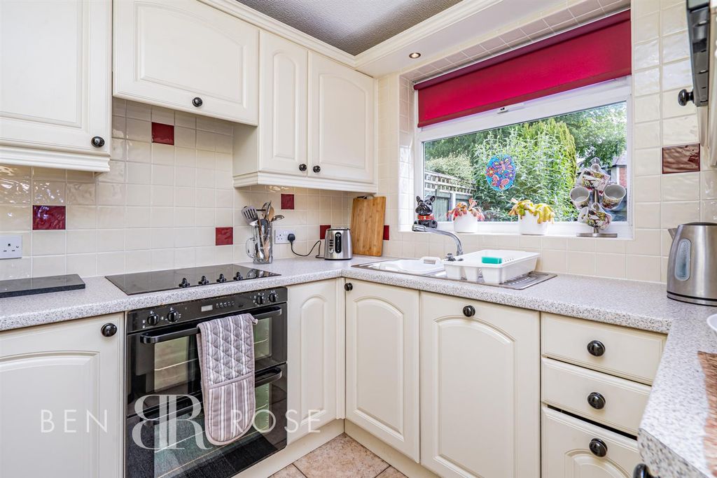 Property photo 3 of 21 Kitchen