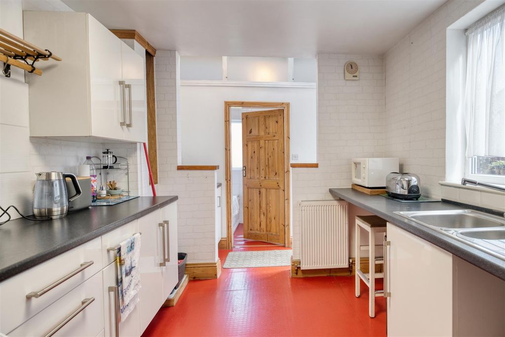 Property photo 3 of 21 Kitchen