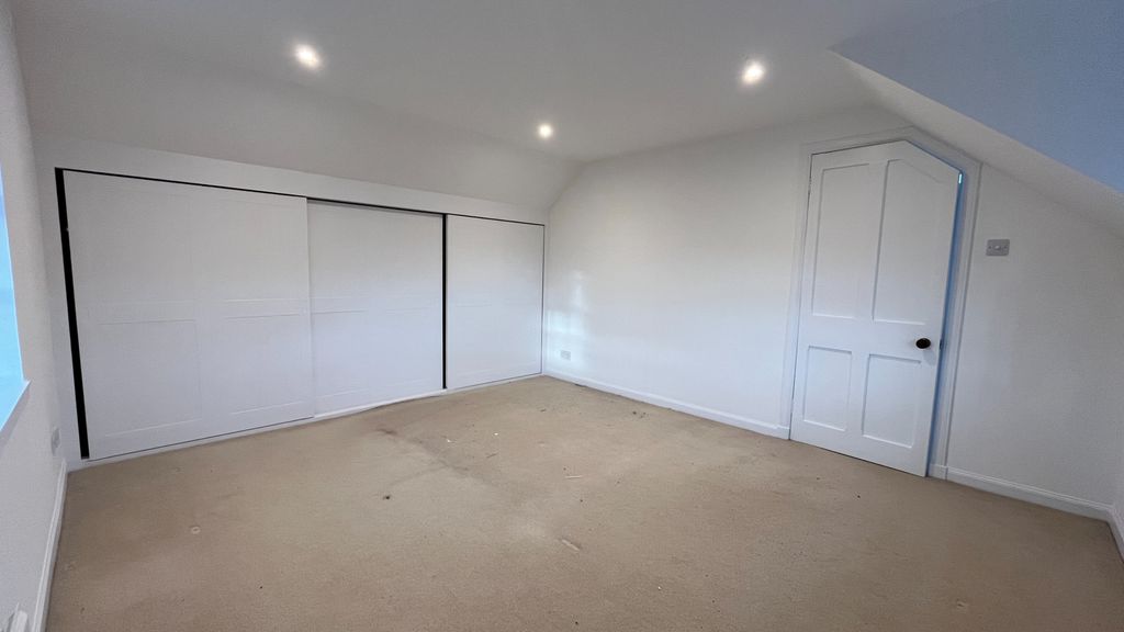 Property photo 3 of 35