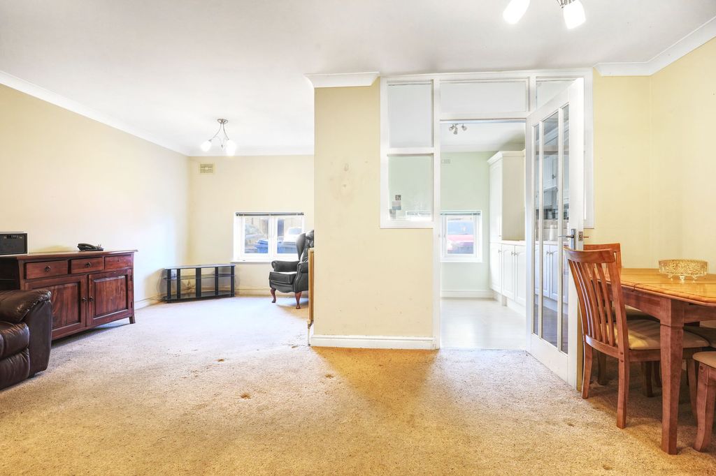 Property photo 2 of 8