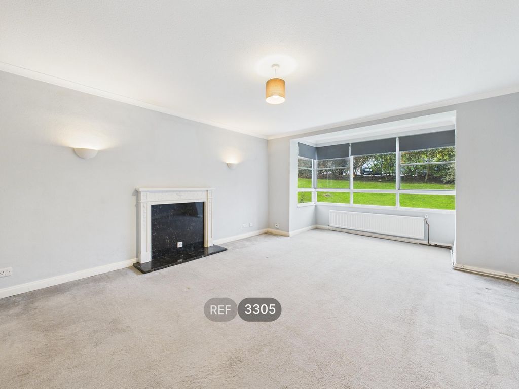 Property photo 3 of 10 Living Room