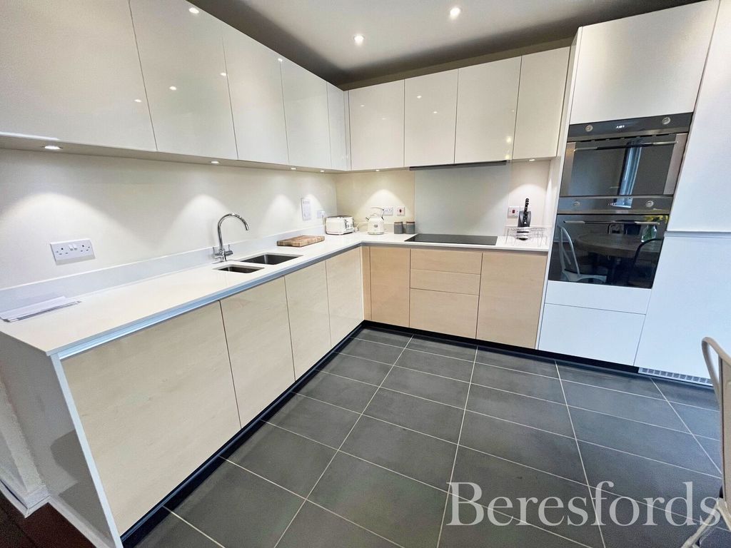 Property photo 2 of 18 Picture No. 14