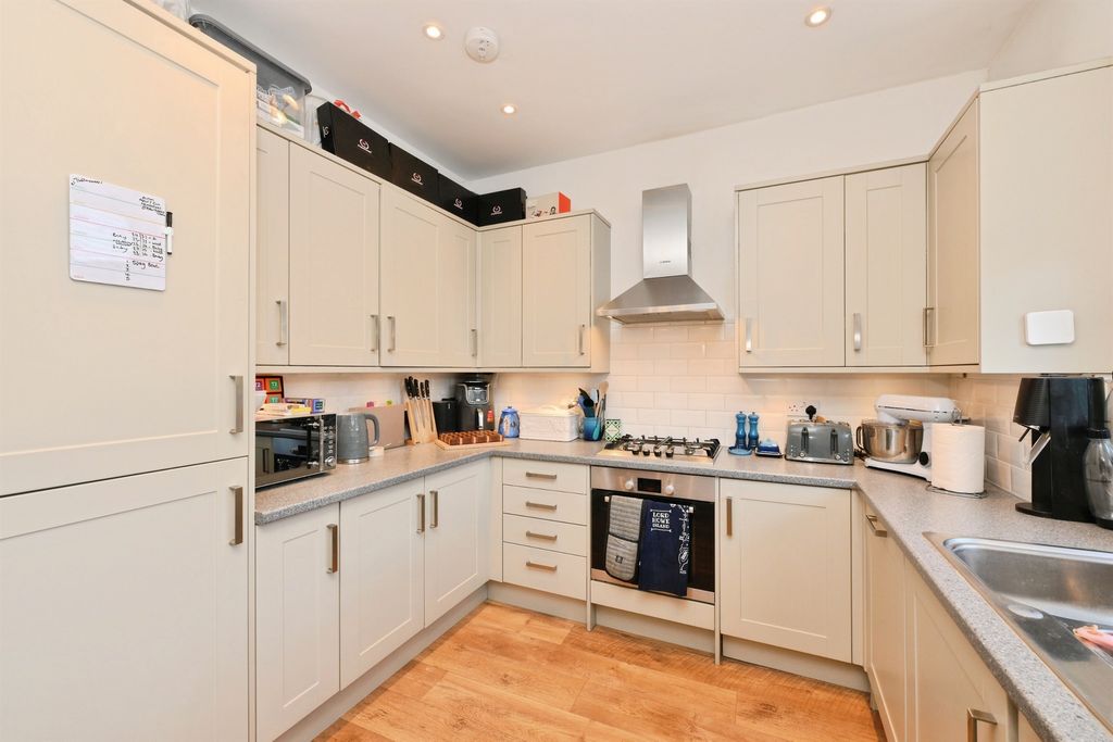 Property photo 3 of 16