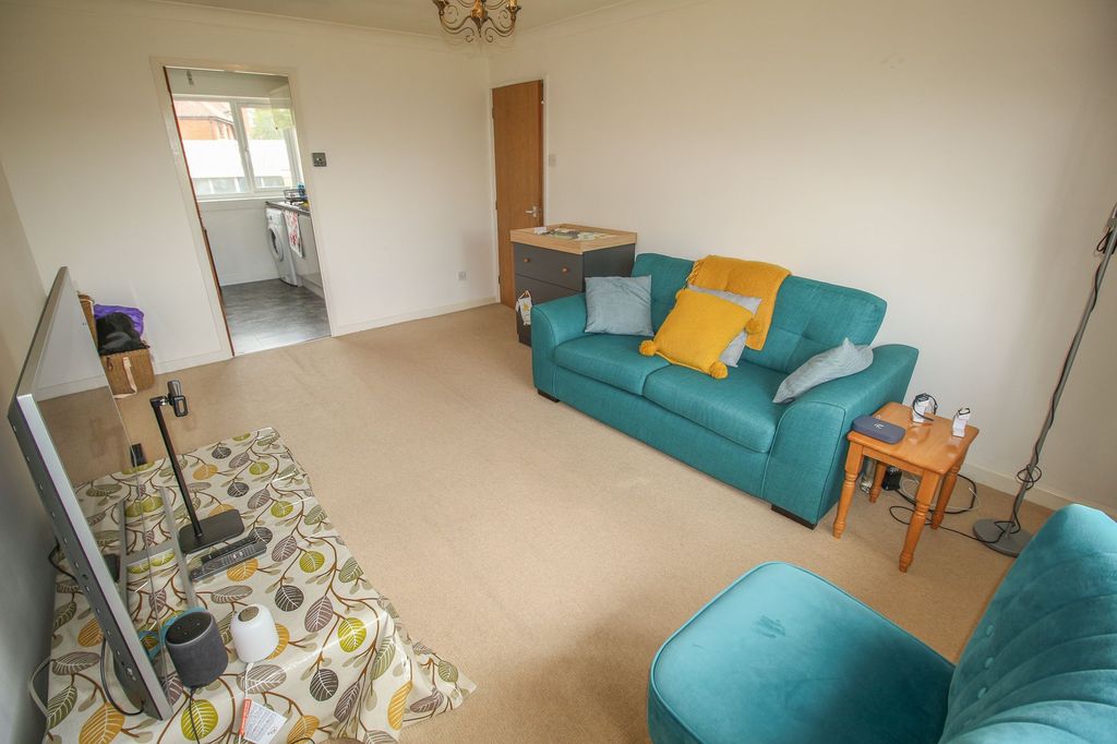 Property photo 3 of 10 Lounge