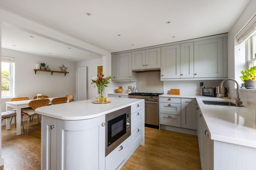 Property photo 2 of 18 Kitchen