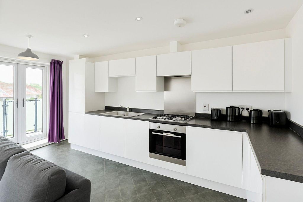 Property photo 1 of 8 Kitchen.Jpg