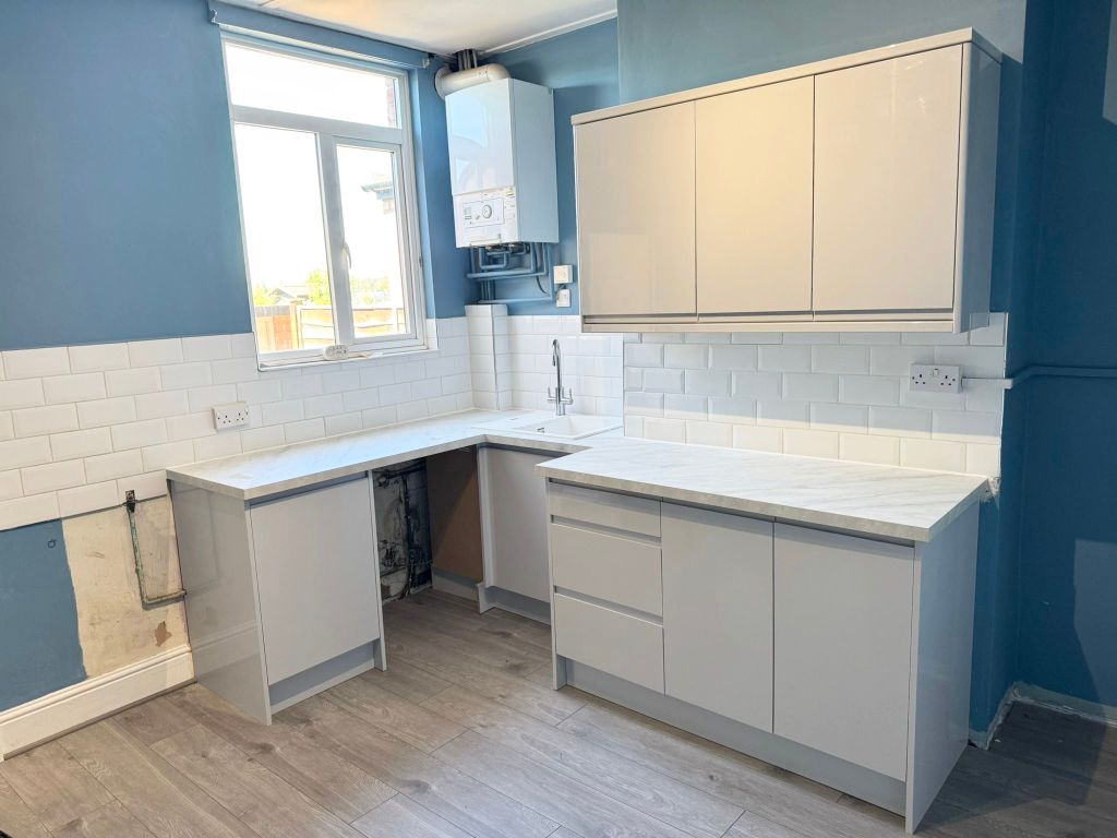 Property photo 3 of 8 Kitchen