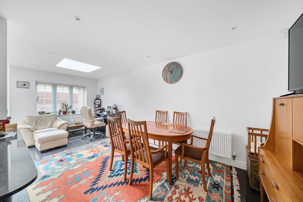 Property photo 3 of 21 1345293-7-68Aee16...