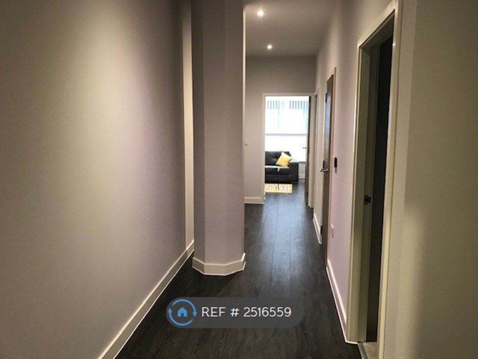 Property photo 2 of 9 Hallway