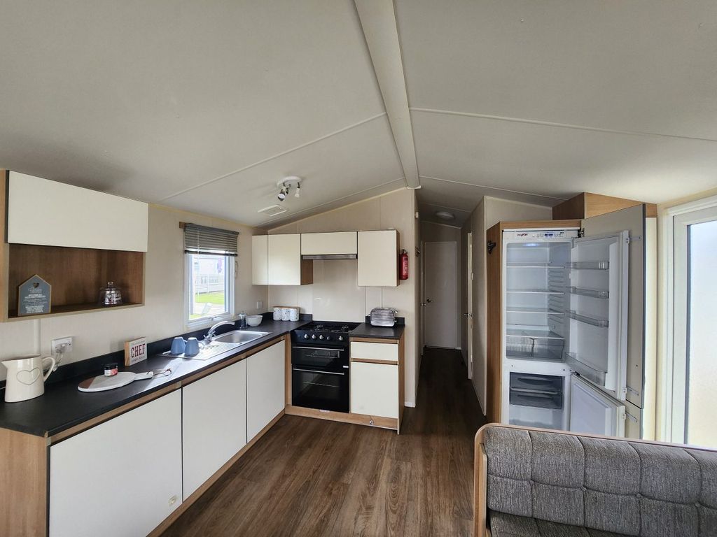 Property photo 1 of 12 Car0027094 - Static Caravan