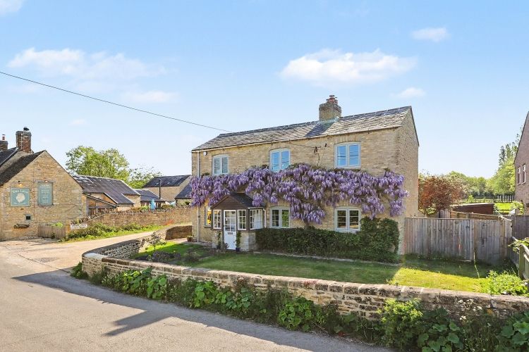 Property photo 1 of 9 327599