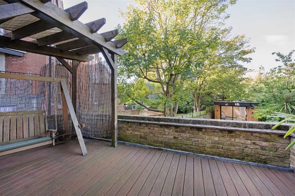 Property photo 2 of 10 13B Crossfield Road Hi-10.Jpg