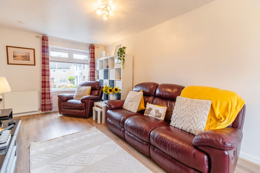 Property photo 3 of 20 Lounge