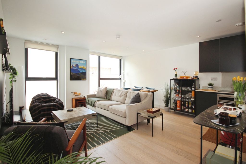 Property photo 3 of 16 Pbox-Img.Jpg