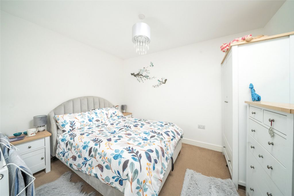Property photo 3 of 10 Principal Bedroom