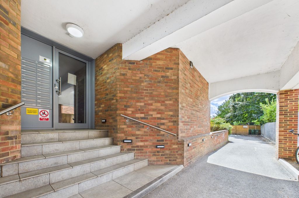 Property photo 2 of 11 Cam02545G0-Pr0477-Still005