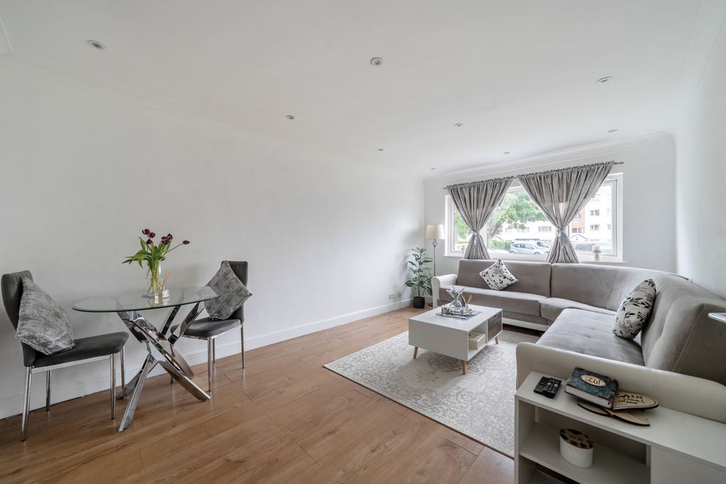 Property photo 2 of 19 1294099-20-6825Ea...