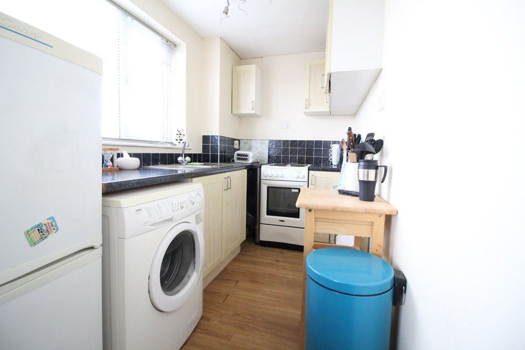 Property photo 3 of 6 Kitchen