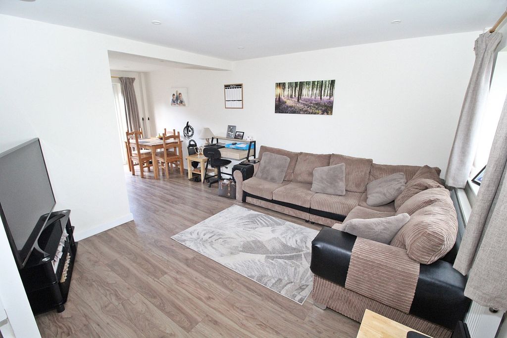 Property photo 2 of 15 4659302