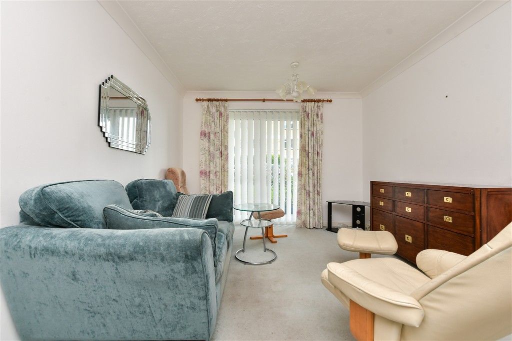 Property photo 3 of 9 Lounge