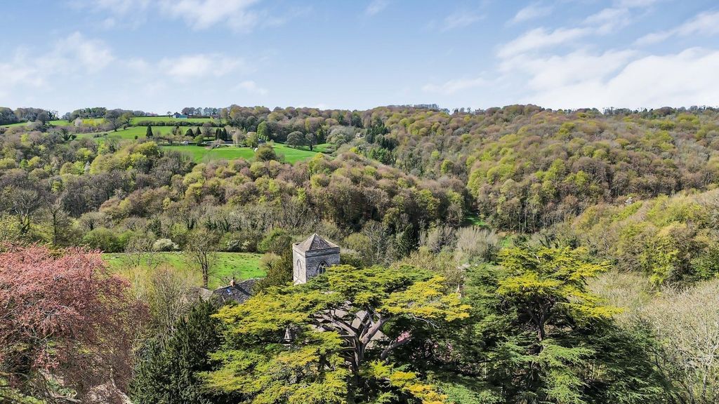 Property photo 2 of 33