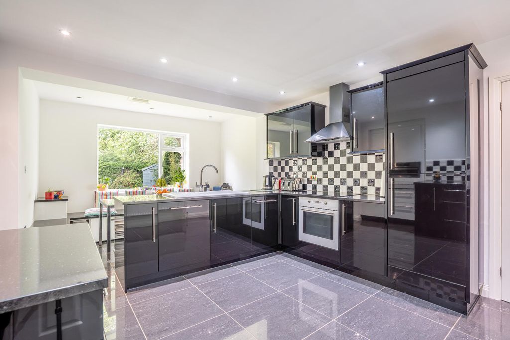 Property photo 1 of 18 Kitchen