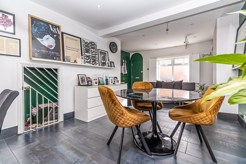 Property photo 3 of 19 .