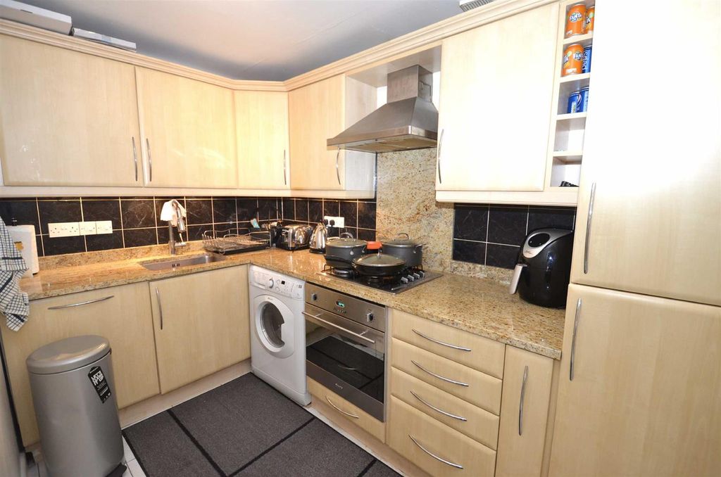 Property photo 2 of 11