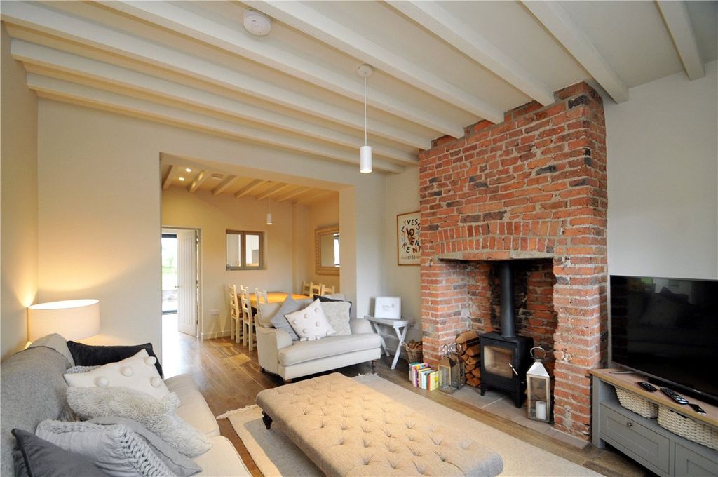 Property photo 2 of 16 Picture No. 12