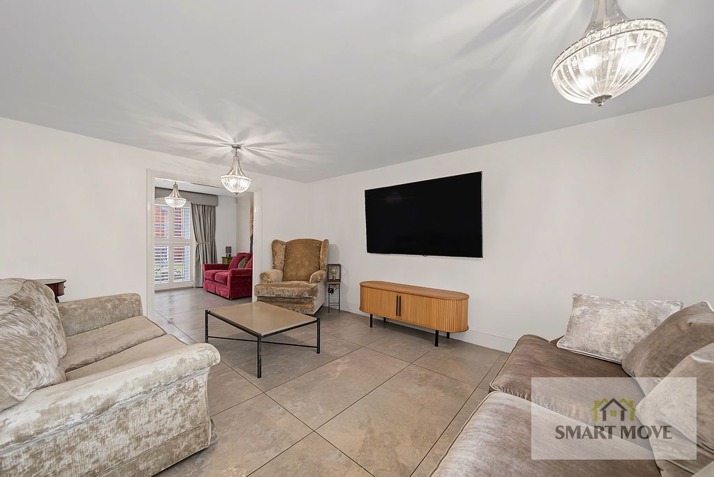 Property photo 3 of 31 Lounge