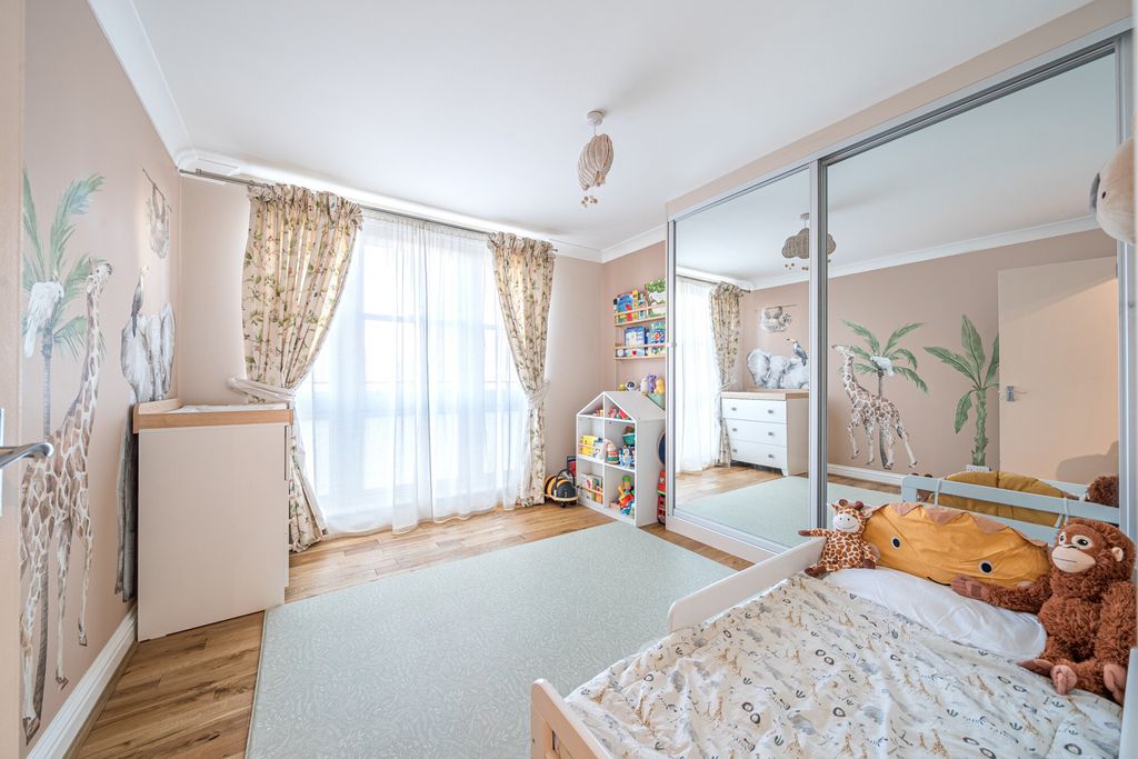 Property photo 3 of 16 Bedroom