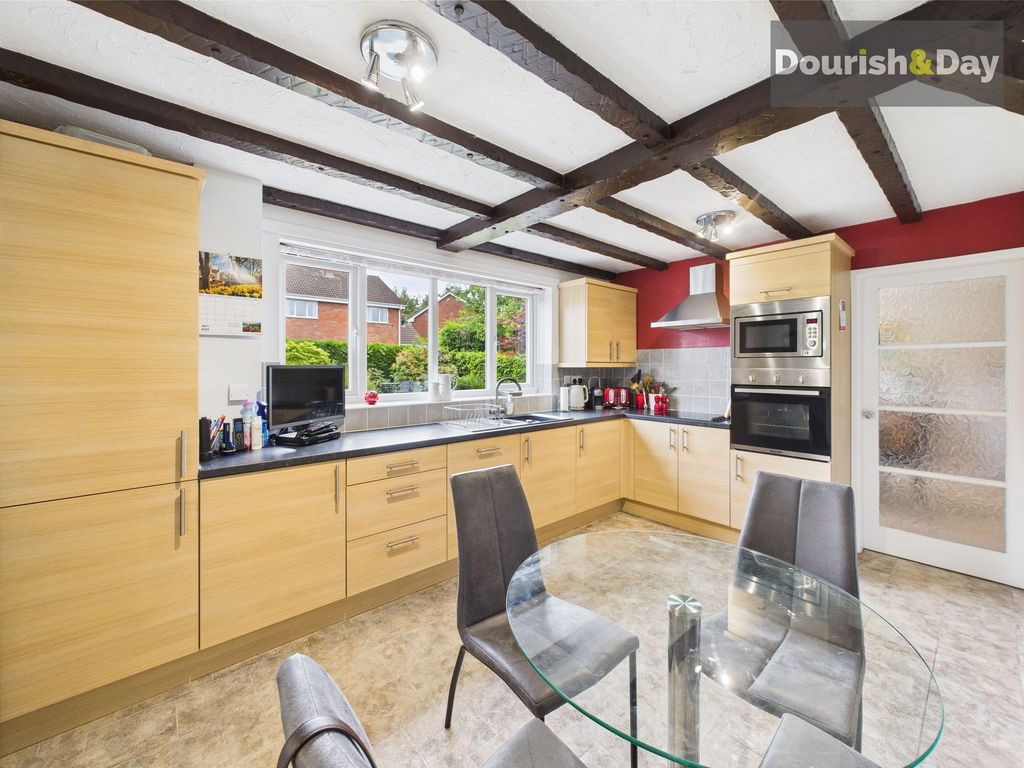 Property photo 3 of 19 Kitchen