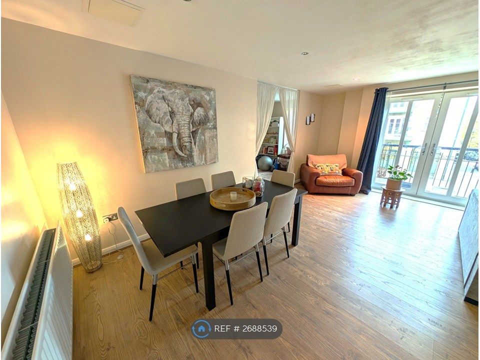 Property photo 3 of 35 Dinning Area & Lounge