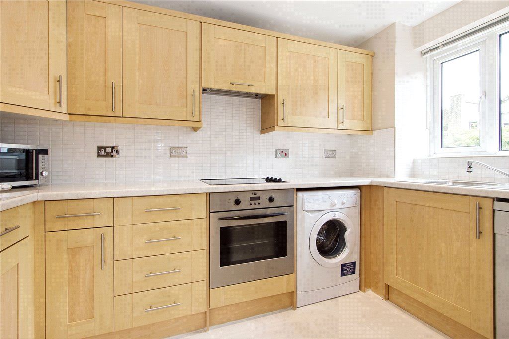 Property photo 3 of 8 Kitchen