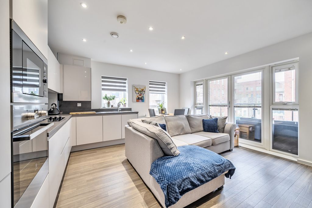 Property photo 1 of 18 1361776-7-68E90F5...
