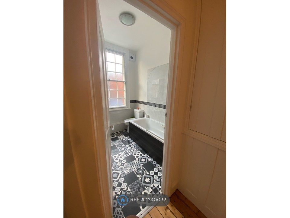 Property photo 2 of 35