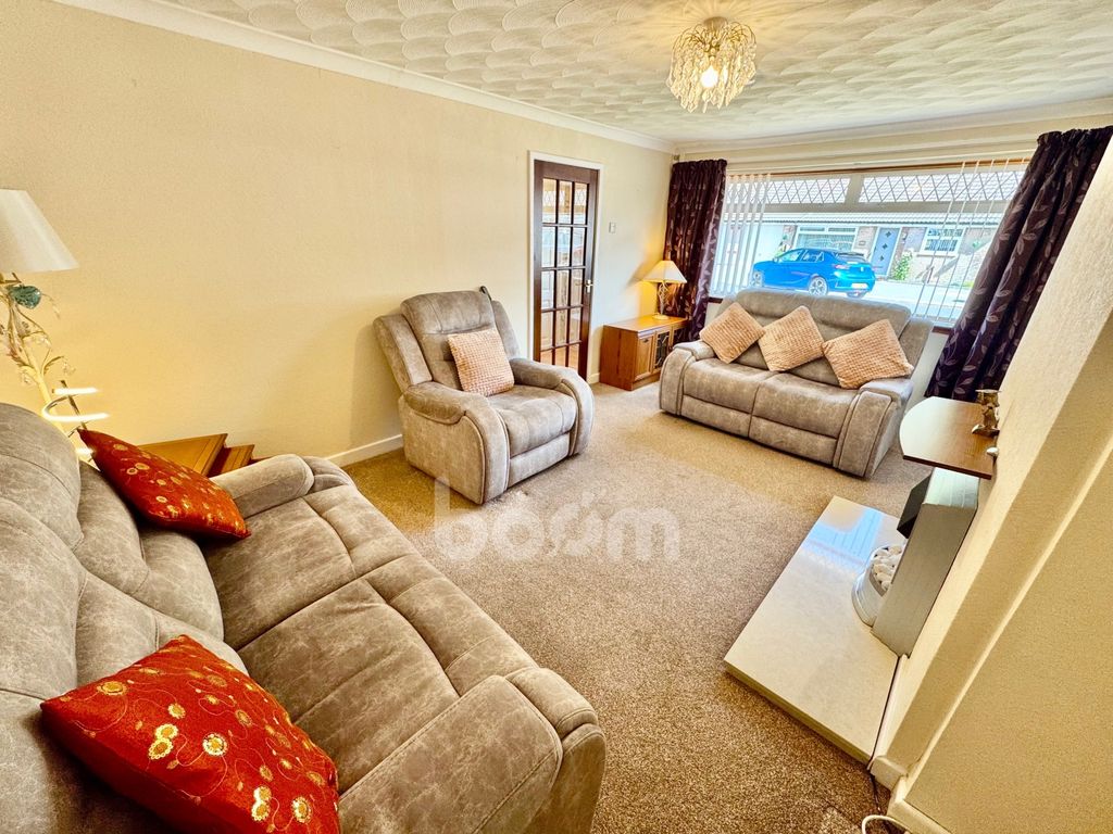 Property photo 3 of 26 Balfour Avenue, Beith Lounge