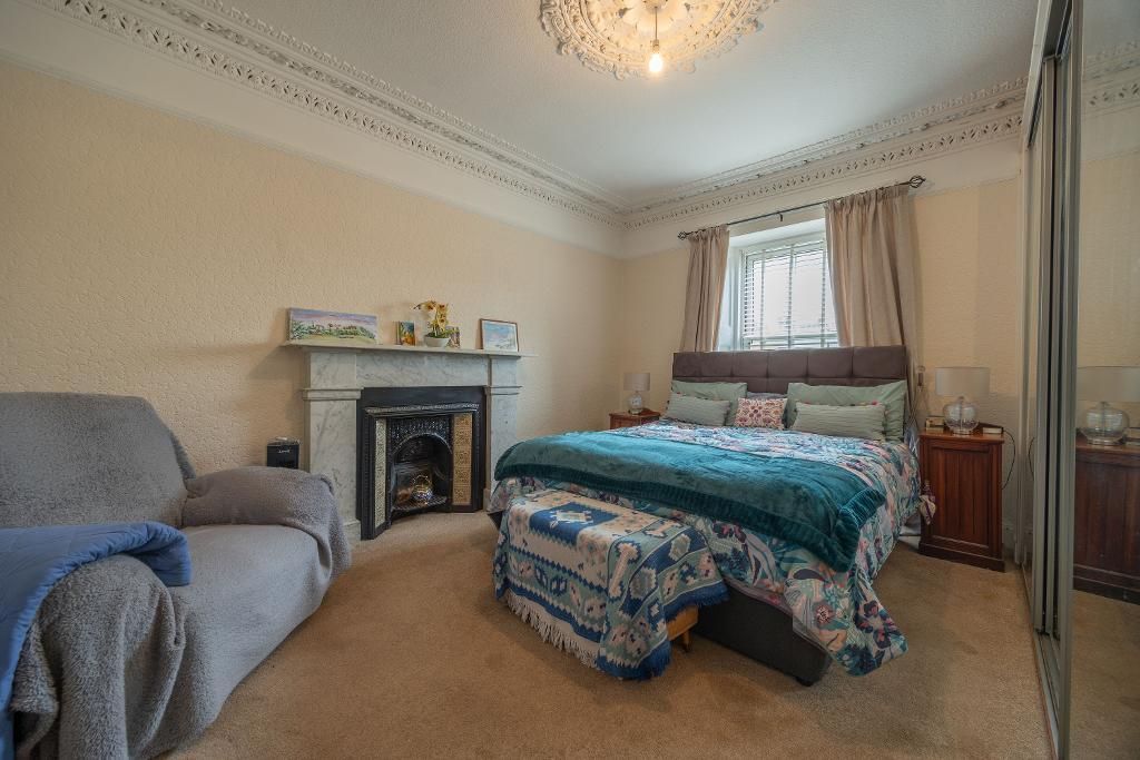 Property photo 2 of 25