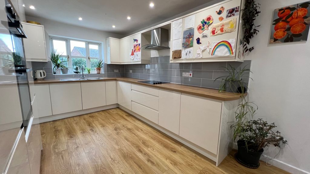 Property photo 3 of 17 Kitchen/Dining Room