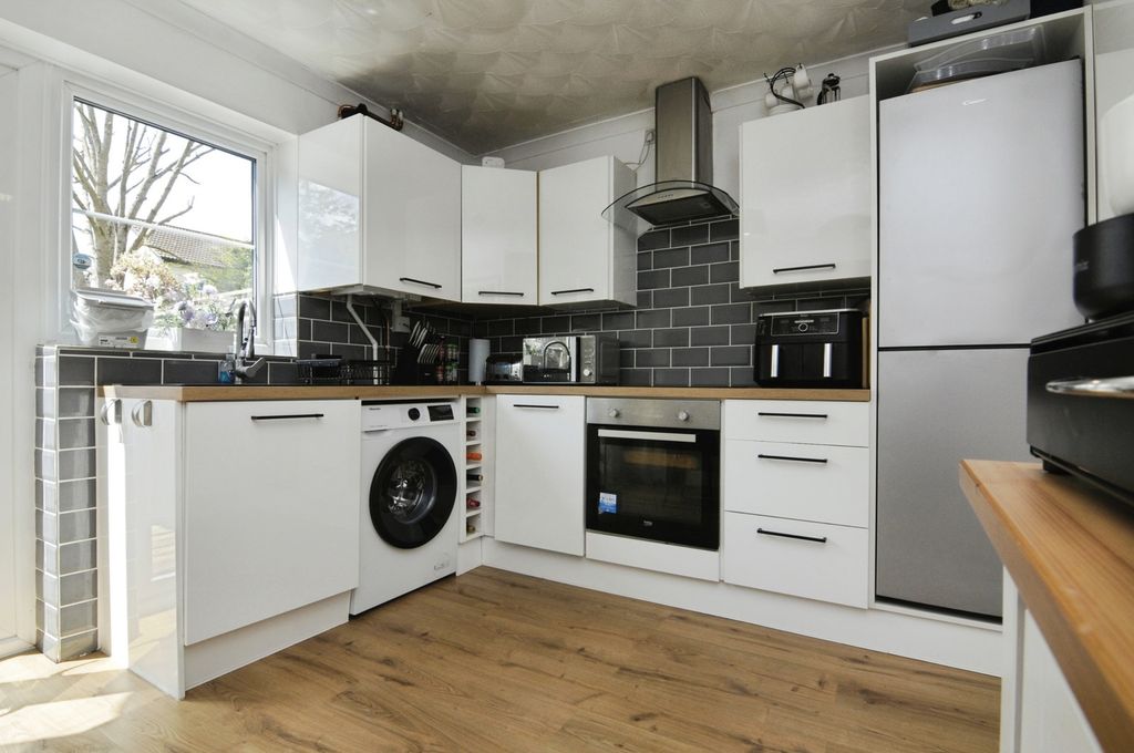 Property photo 1 of 14 Kitchen
