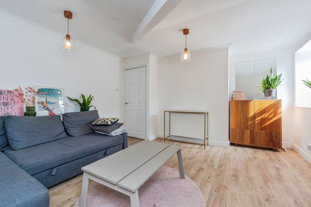 Property photo 2 of 19 Pbox-Img.Jpg