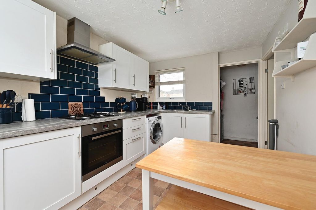 Property photo 3 of 13 50-Sycamore-Way (5).Jpg