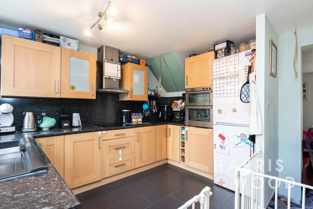 Property photo 3 of 18 4592169