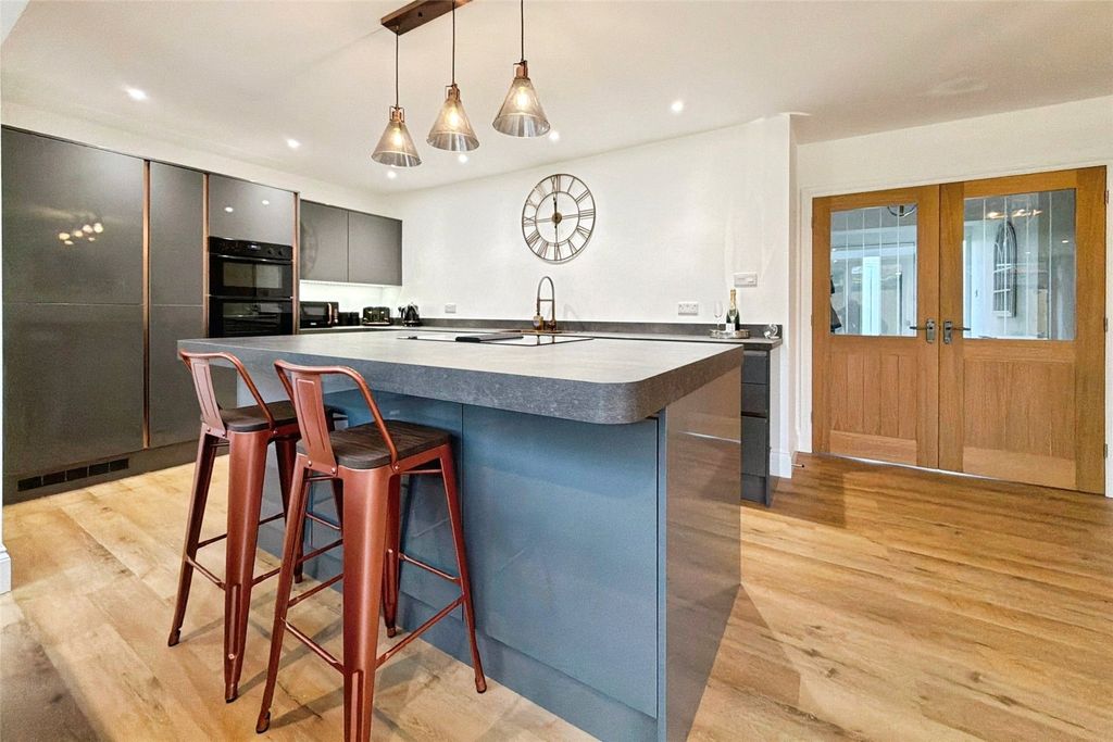 Property photo 2 of 22 Picture No. 63