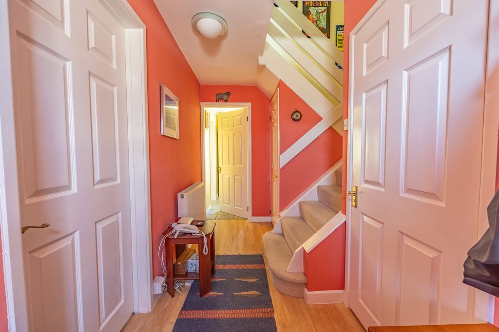 Property photo 3 of 34