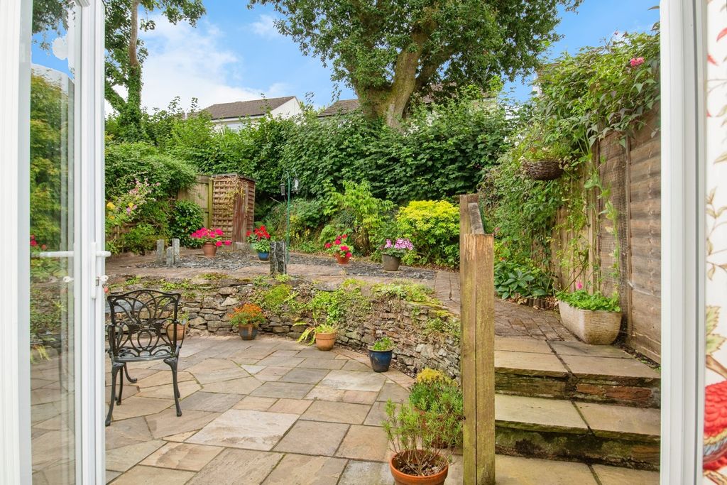 Property photo 2 of 16 Garden